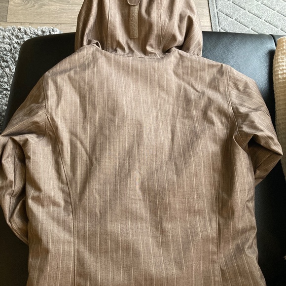 Women’s Columbia Snow Jacket - Picture 3 of 8